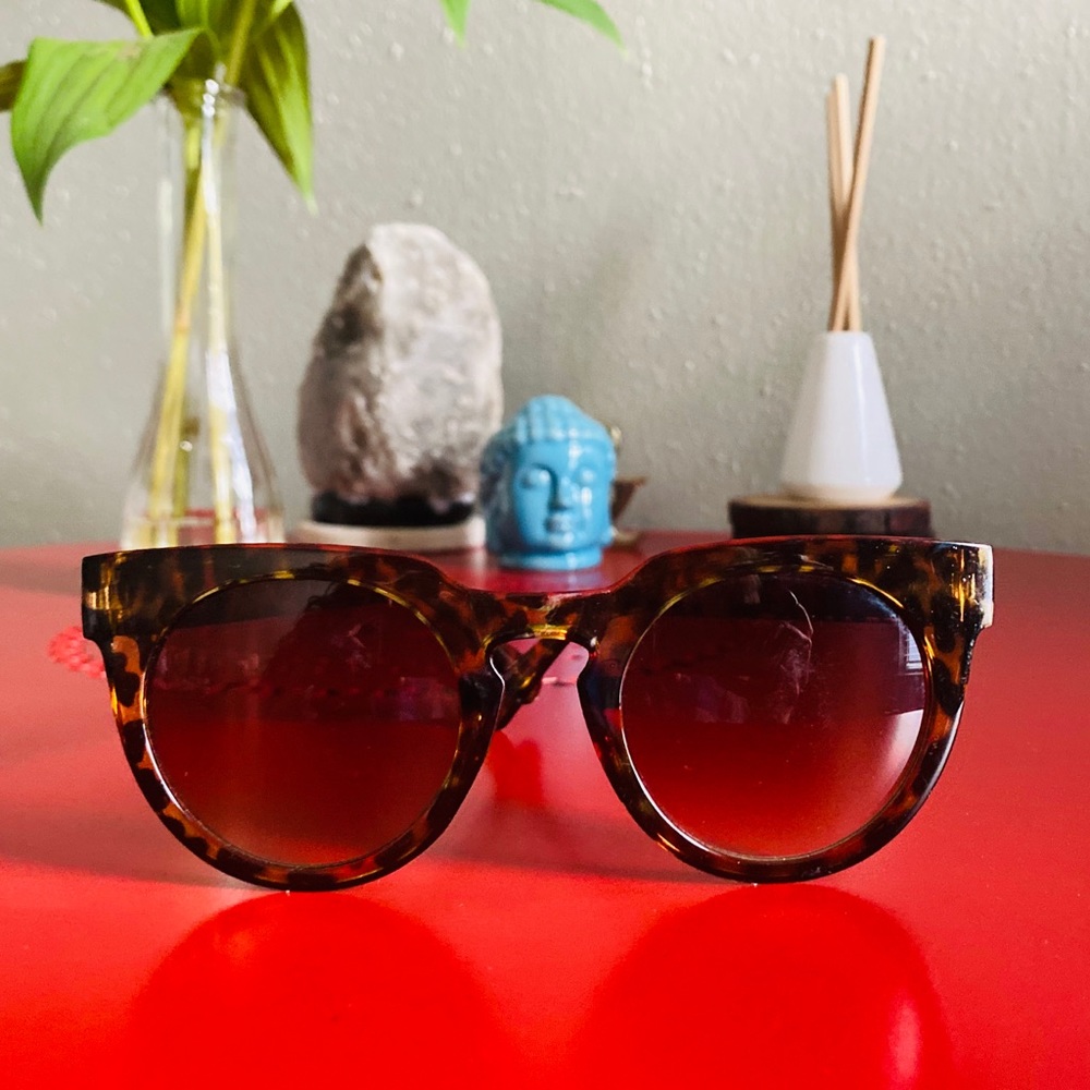 🦋Anthropologie Trendy Tortoiseshell Sunglasses🦋